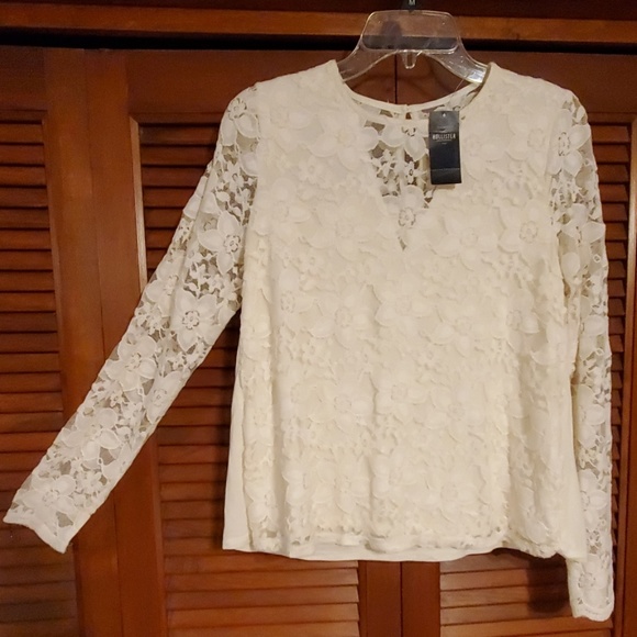 Hollister Tops - 2/$20 NWT Lacey Hollister shirt